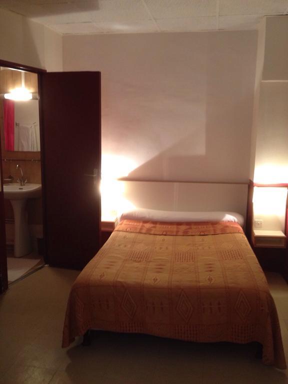 Hotel Du Pont Neuf Париж Экстерьер фото