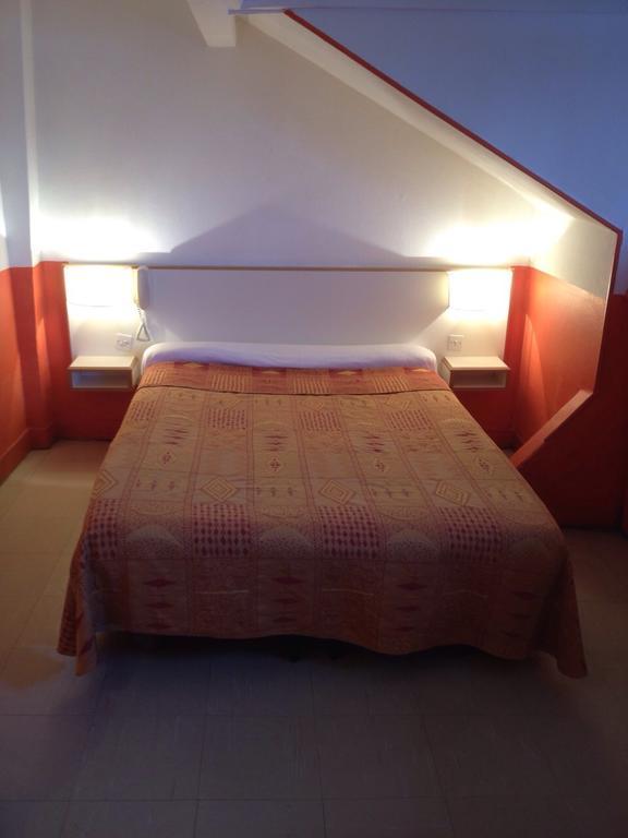Hotel Du Pont Neuf Париж Экстерьер фото