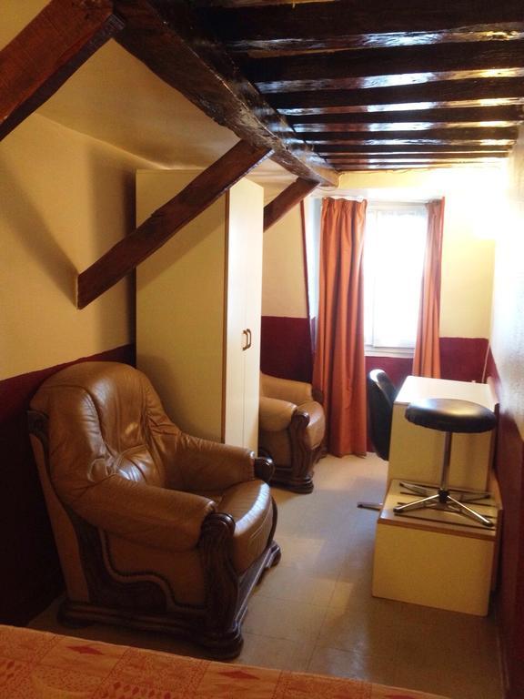 Hotel Du Pont Neuf Париж Экстерьер фото